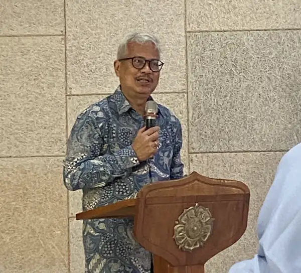 Prof. dr. Laksono Trisnantoro, M.Sc., Ph.D., Ketua JKKI, menyampaikan laporan pembukaan